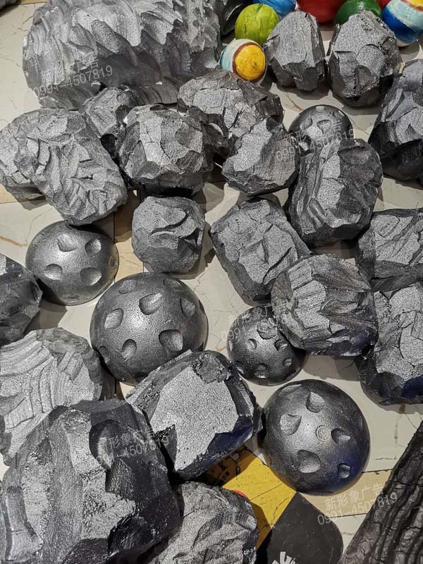商場活動，苯板雕刻隕石星球